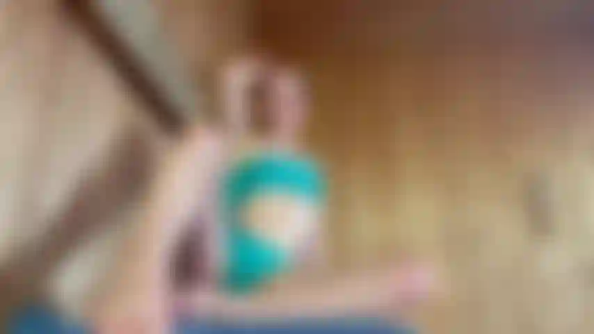 Rencontrer des femmes... Donne-moi cette chatte, j'ai lié connaissance avec une amie dans le sauna et je l'ai invitée dans ma chambre d'hôtel. Cette femme m'a reconnue grâce aux réseaux sociaux. Eh bien, on sait ce que mes réseaux sociaux disent de moi, que je suis une fille coquine, alors bien sûr on allait faire des cochonneries ensemble. Je lui dis de goûter ma chatte tout en la doigtant. Je lui lèche aussi visiblement la chatte.