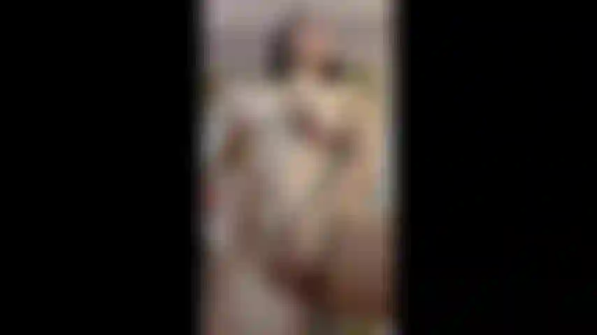 Cet angle avec ma chatte et mes seins en gros plan.... Délicieuse, profite-en.