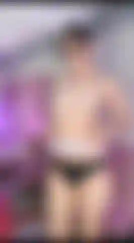 Baise ma chatte serrée et poilue.