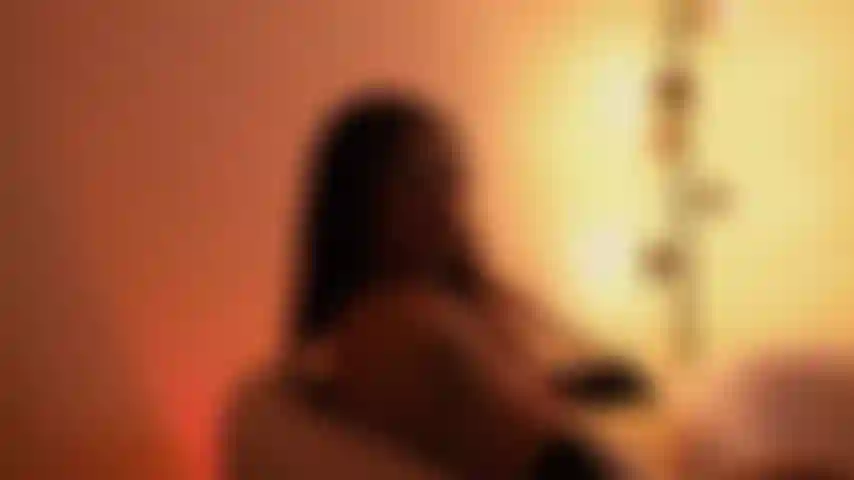 Allez, ne sois pas si défiant avec ta maîtresse. Elle veut juste s'amuser un peu avec ta bite. #Cbt #sph #edging.