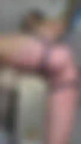 Je baise ma chatte serrée.