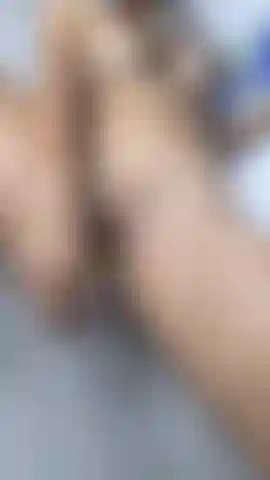 Abby a désespérément besoin de bite sous la douche.