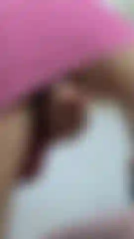 Découverte avec le gode à la main.