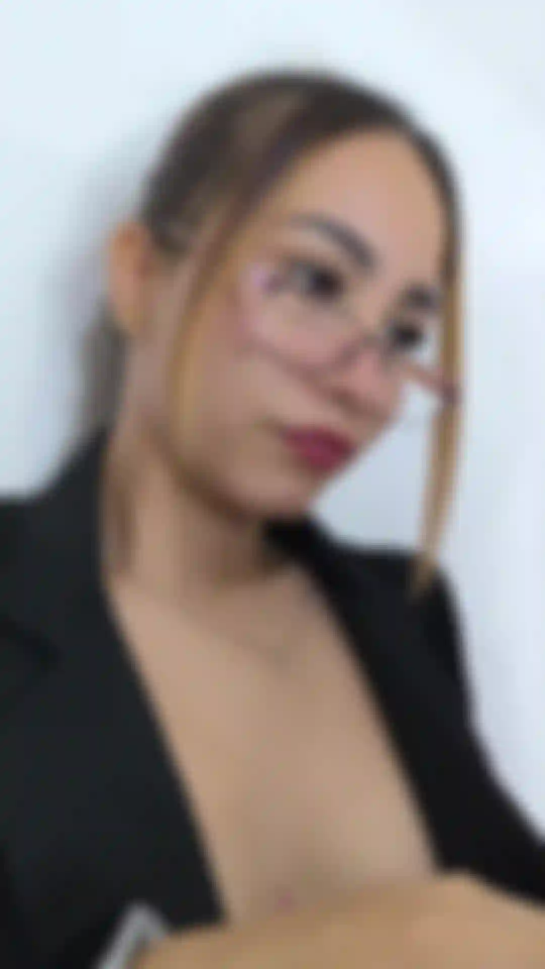 Une secrétaire chaude, un jouet vibre.