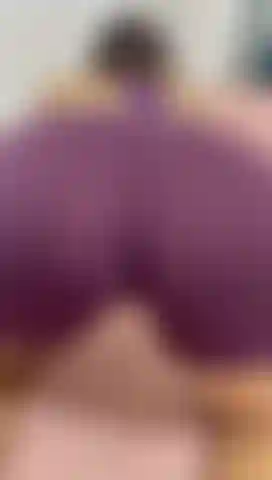 Je secoue le cul avant d'aller à la salle de sport.