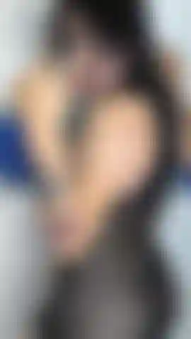 Je veux ta bite mouillée dans mon cul.