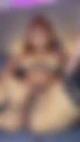 Je me masturbe richement avec mes doigts.