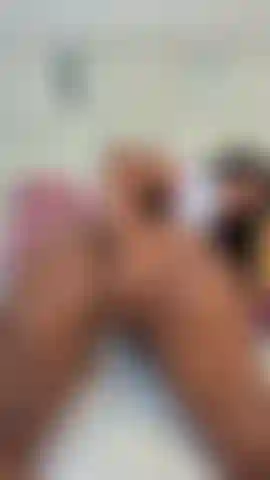 J'ai besoin d'une baise intense... Regarde mon gros cul chevaucher ta bite & regarde-moi me doigter la chatte !!