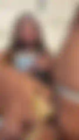 Vue rapprochée de ma chatte se faisant baiser et jouissant pour toi.