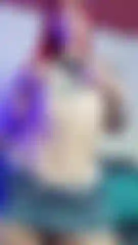 Lower the light.
Let the silence speak.
Every movement is a promise,
each look, an invitation.
It's not hurry that I'm looking for,
It's the exact moment
where the skin remembers
what desire already knows.
StayThe best always starts slowly.