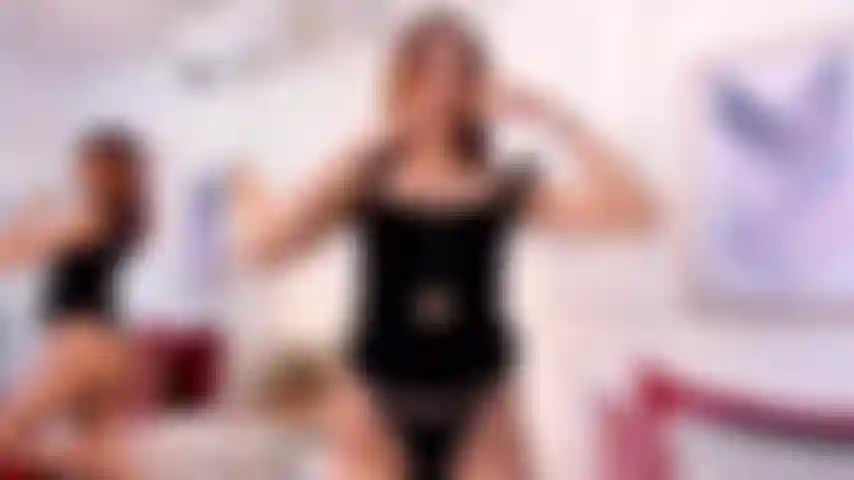 Wear_black_dress_and_high_heels_(addiction).