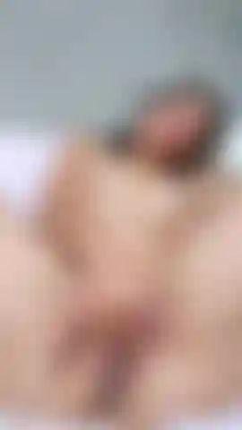 J'adore me doigter ma chatte mouillée de milf.