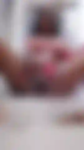 Pleasure to my pussy in the stairs