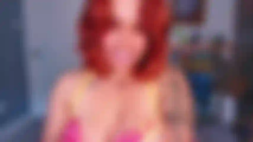 D'énormes aréoles percées et des seins roux.