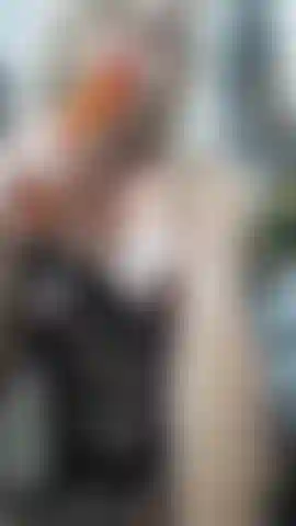 Je suce bien un délicieux jouet.