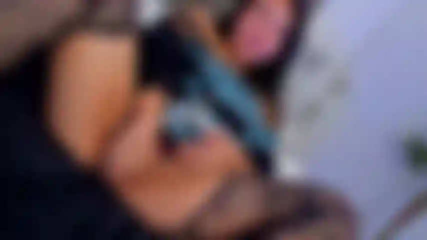 Regarde comment je me touche.