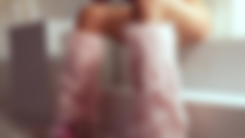 Tenue en laisse et soumise pour toi ;).