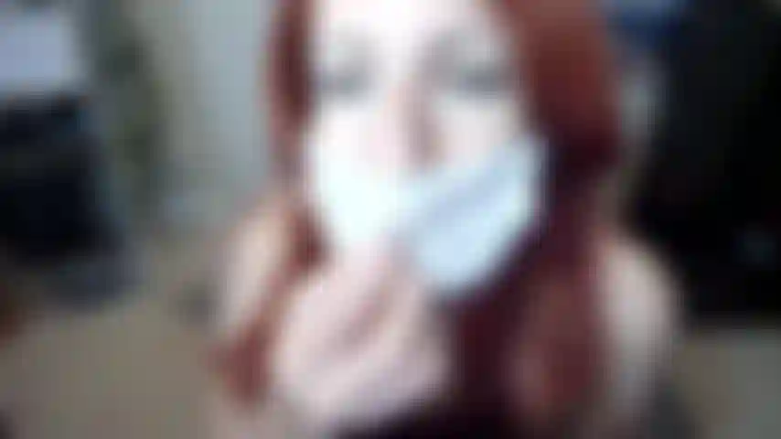 Fétichiste du masque et du gag.