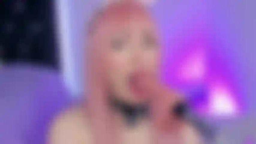 Ta salope de fille rose (machine à baiser la gorge durement).