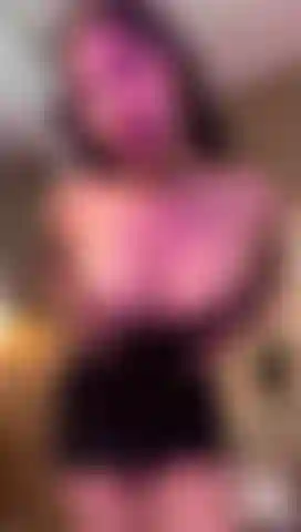 Joue avec mes seins.