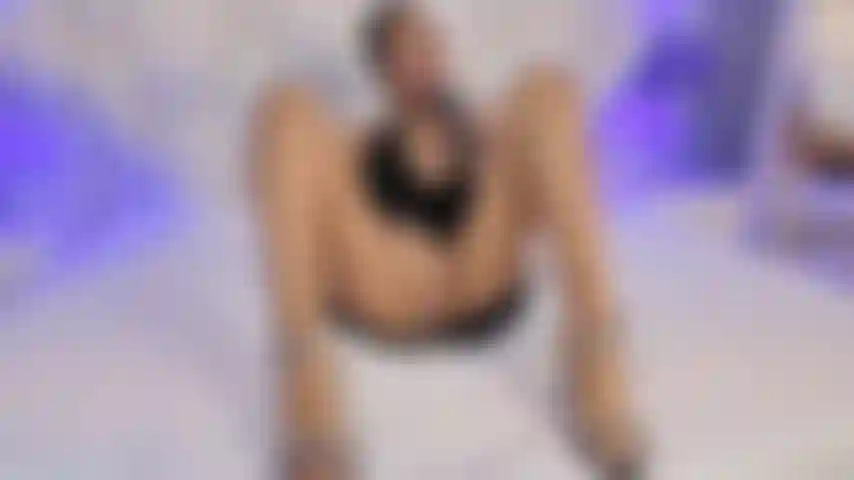 Vibrating my pussy very hard with my domi