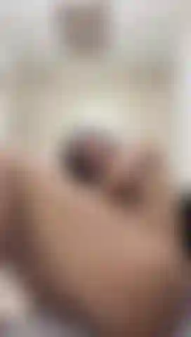 Moving my sexy ass and rubbing it for you