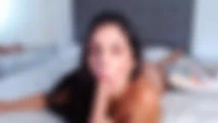 Comme c'est délicieux de sucer des bites ! Tu veux que je la suce pour toi ?