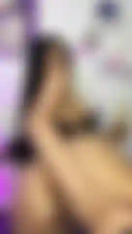 Je joue avec mon trou du cul serré et un gros gode.