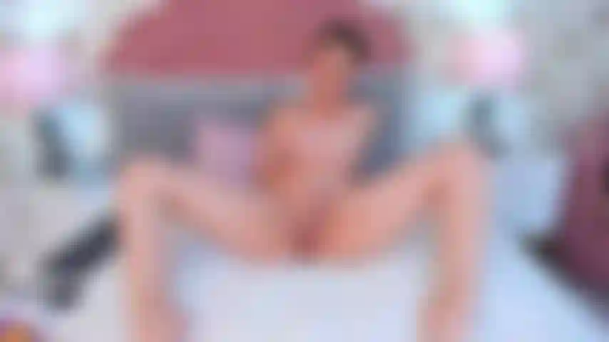 Je sais que ta bite quand tu vois ma chatte devient très dure prête à rouler jusqu'à ce que tu exploses, suce mes seins pendant.