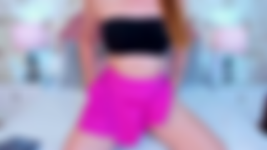 Je ne porte pas de culotte sous cette jupe, juste mon cul penché et mouillé, prêt à ce que tu t'enfonces dans cette humidité.