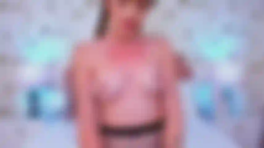 Mes seins s'enroulent autour de ta bite, la rendant vraiment dure, savoir que je t'excite me rend encore plus humide quand tu ne peux plus résister, enterre cette bite chaude dans ma chatte trempée et baise-moi jusqu'à ce que je crie.