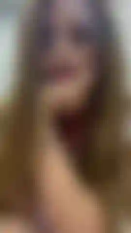 Mes courbes chaudes, mes seins rebondissants et cette lingerie rose vous pousseront à la limite, vous ne pourrez pas résister, je vous assure que vous exploserez.