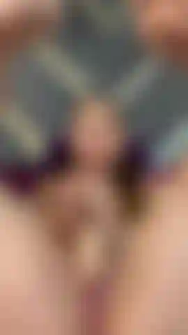 Chaque pénétration de ma chatte avec mon jouet éveillera tous vos sens... Votre bite va exploser de plaisir.