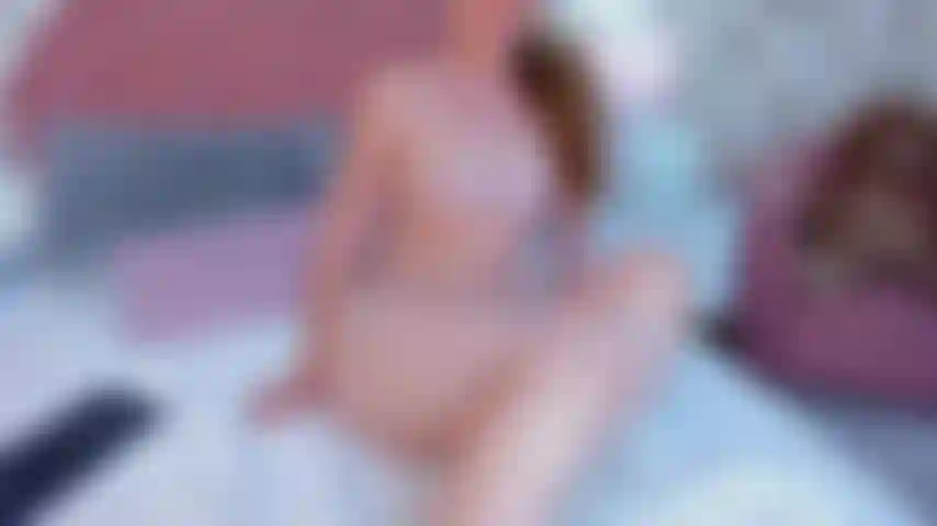 Laisse mon cul faire son travail, il rebondit pendant que ta bite me baise, ça te fera exploser, tu aimes ça, n'est-ce pas ?