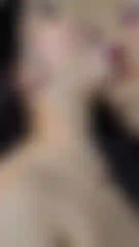 Éjaculation sur le visage.