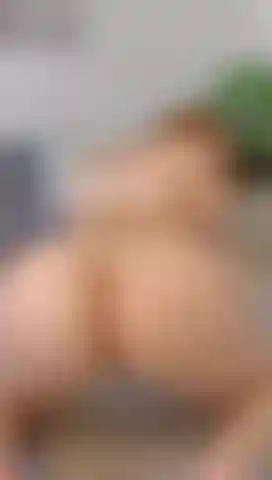 Secoue le cul en twerk.