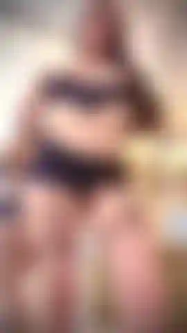 Mon cul serré est cassé par un gode en verre.