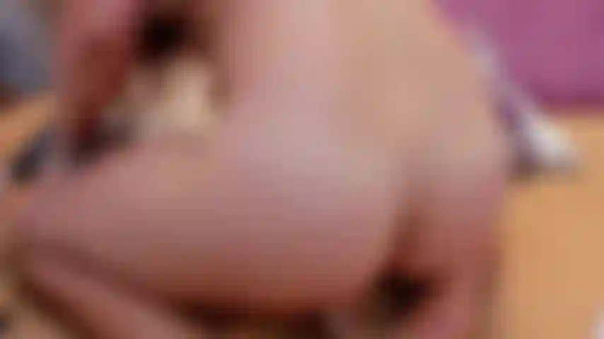 Je joue avec la chatte.