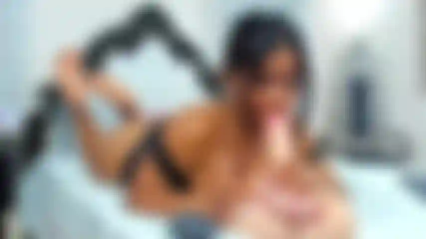 Suce mon gros jouet si profondément et bâclé.