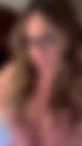 Tu veux voir mes seins ?! Bavardage, topless, non nue.