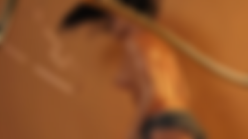 Chaude, excitée, sexy et érotique.