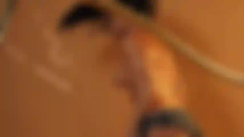 Chaude, excitée, sexy et érotique.