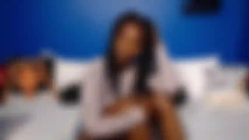 Gant médical blanc : frottements et doigtés.