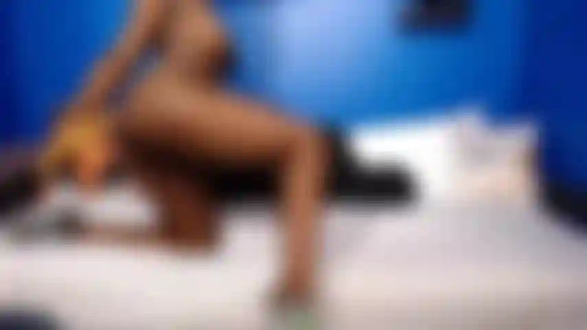 Splits sur le gode taquiner.