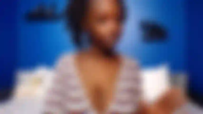 Diatribe topless : sandales ugg noires.