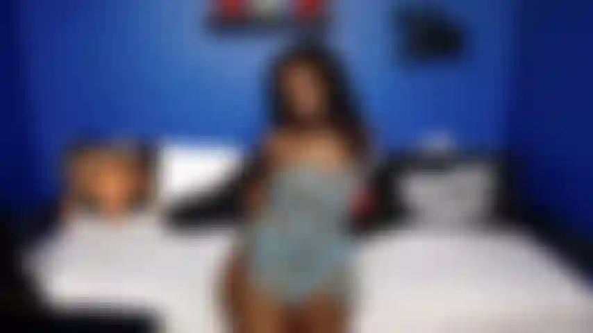 Strip tease en robe guépard.