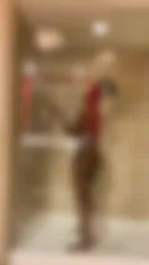 Douche savonneuse voyeur.