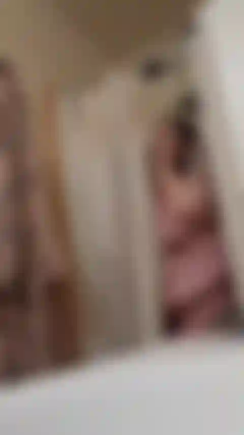 J'espionne sous la douche suite ;).