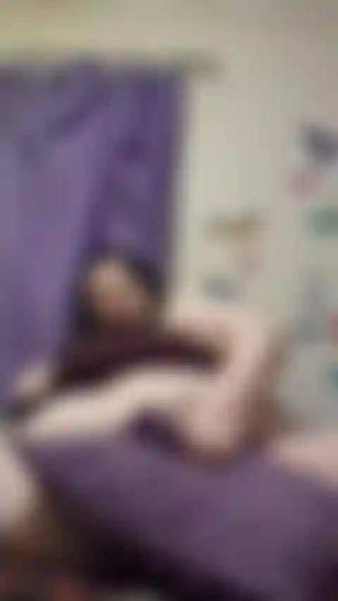 Tes cheveux/tête sont mon oreiller violet.