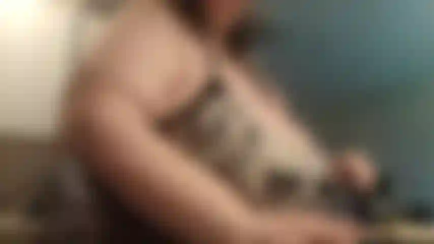 Étant une cocktease sur les mamelons et les œufs.